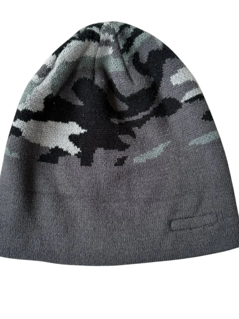 Men/Boys gray and black camouflage knit beanie hat stretchy gray interior